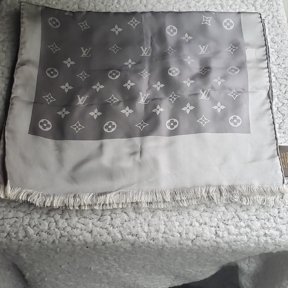 Authentic Pre-owned Louis Vuitton Silk Scarf - Picture 1 of 14